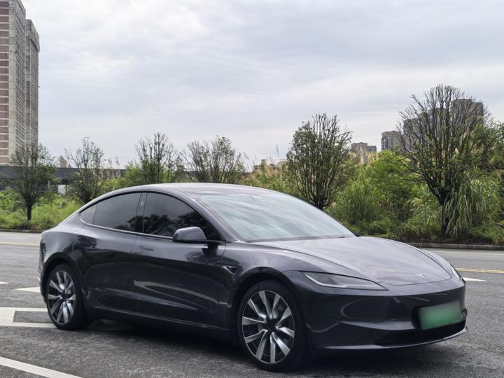 Model 3 2023 RWD photo 3