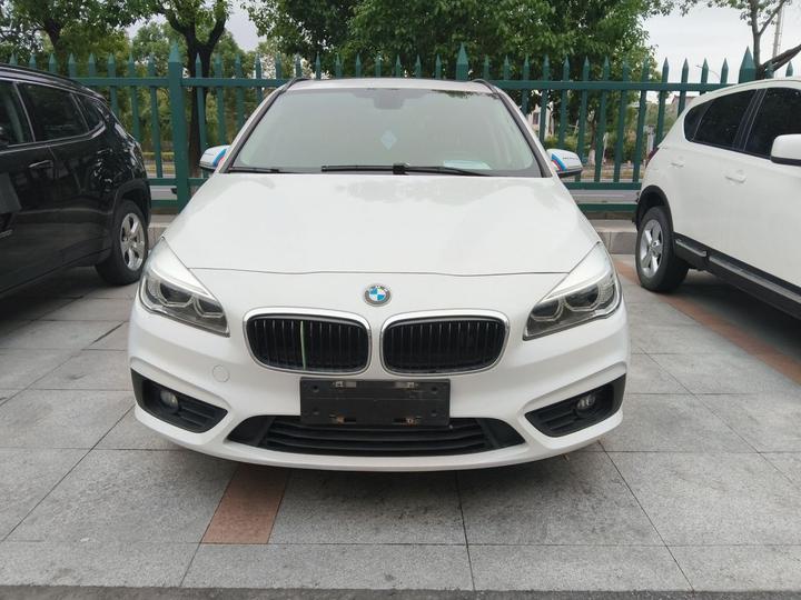 2 Series Wagon 2016 218i Leading photo 2