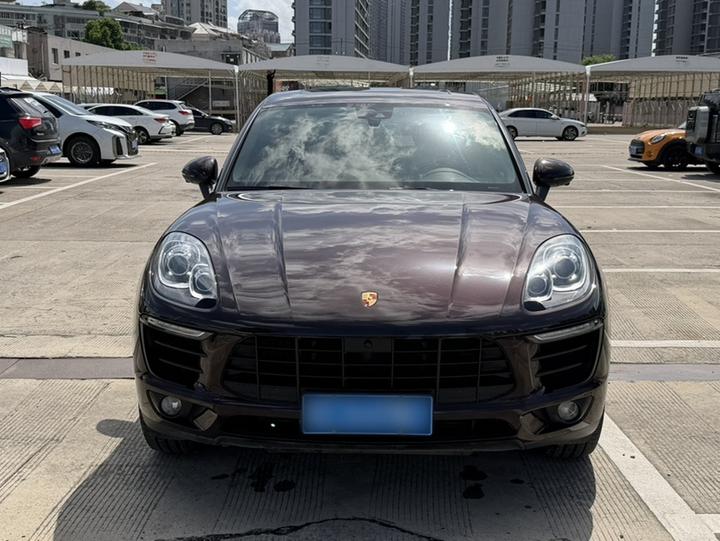 2017 Macan 2.0T photo 2