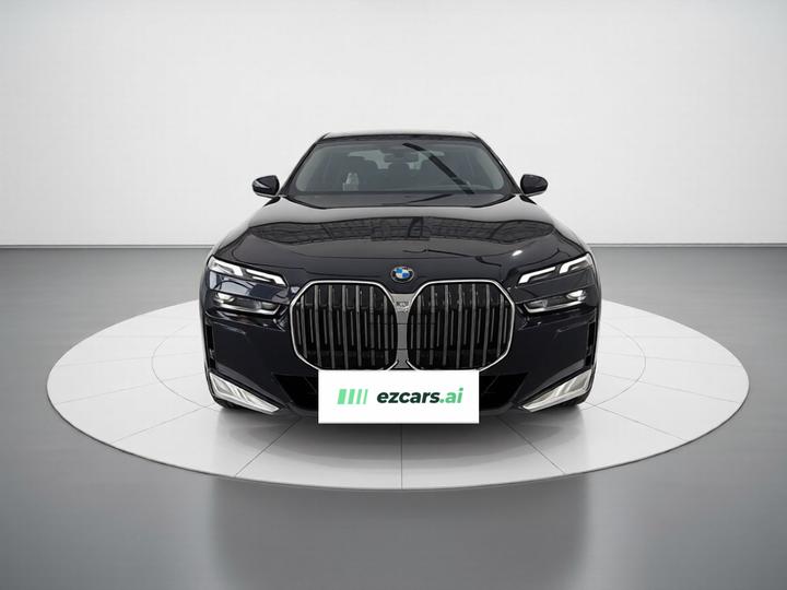7 Series 2023 735Li M Sport Package photo 2