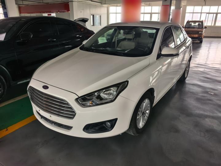 Escort 2015 1.5L AT Comfort