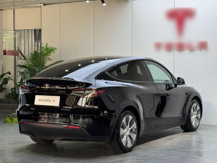 Model Y 2022 RWD photo 4