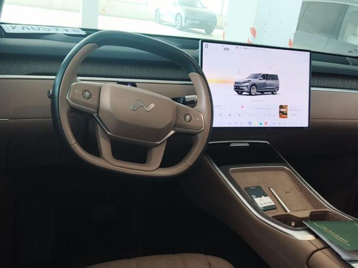 L90 2025 Ultra 6-Seater 60 photo 7