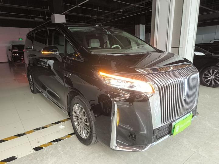 2025 AWD 8 photo 3