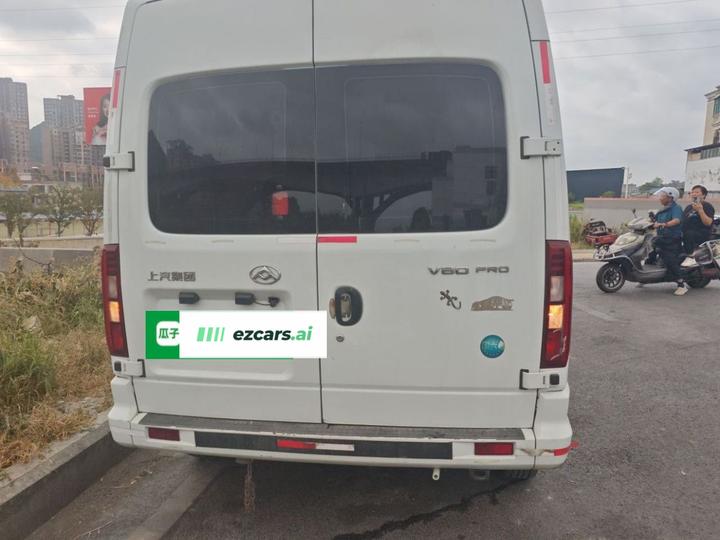 MAXUS V80 2023 2.0T MT Classic Long Wheelbase 6/7/8/9-Seater photo 5