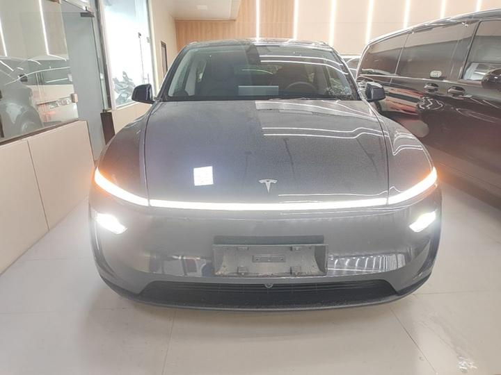 Model Y 2025 RWD photo 2