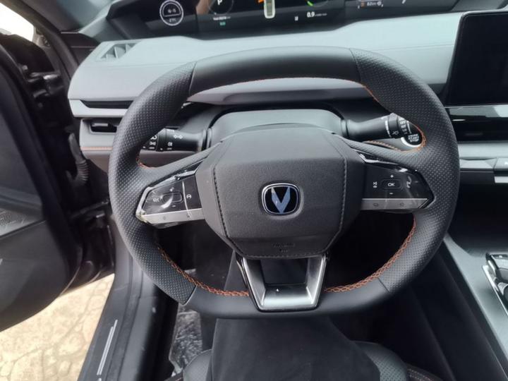 UNI-V 2022 1.5T Excellence photo 6