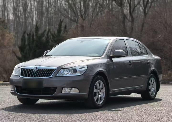 Octavia 2015 Classic 1.6L MT