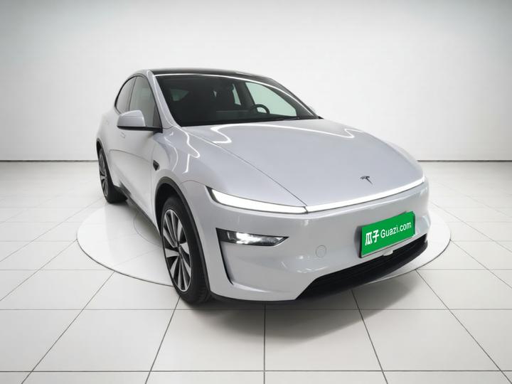 Model Y 2025 RWD photo 3