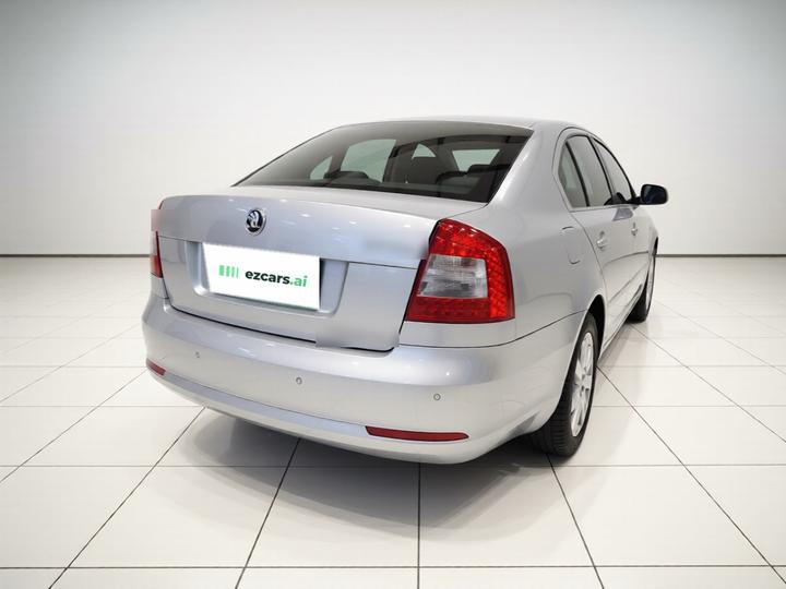 Octavia 2014 1.6L MT photo 6