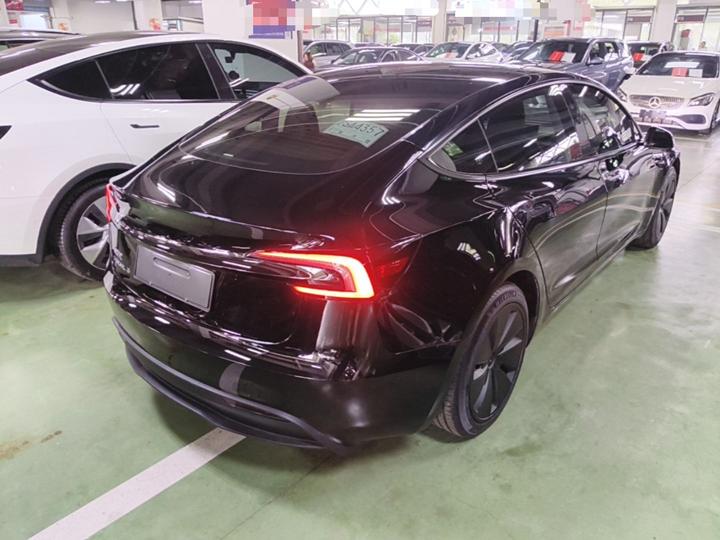 Model 3 2023 RWD photo 4