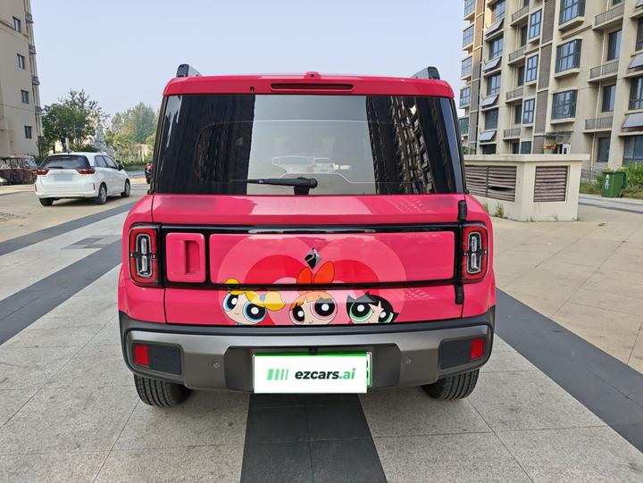 Plus 2025 Smart Premium 5-Seater photo 2