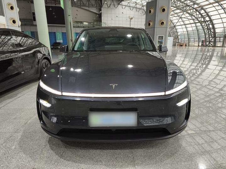 Model Y 2025 RWD Launch Edition photo 2
