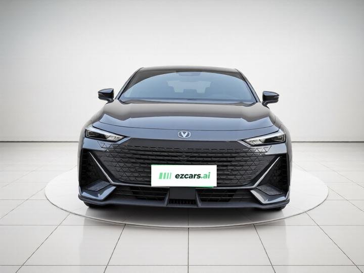 UNI-V 2022 1.5T Premium photo 2