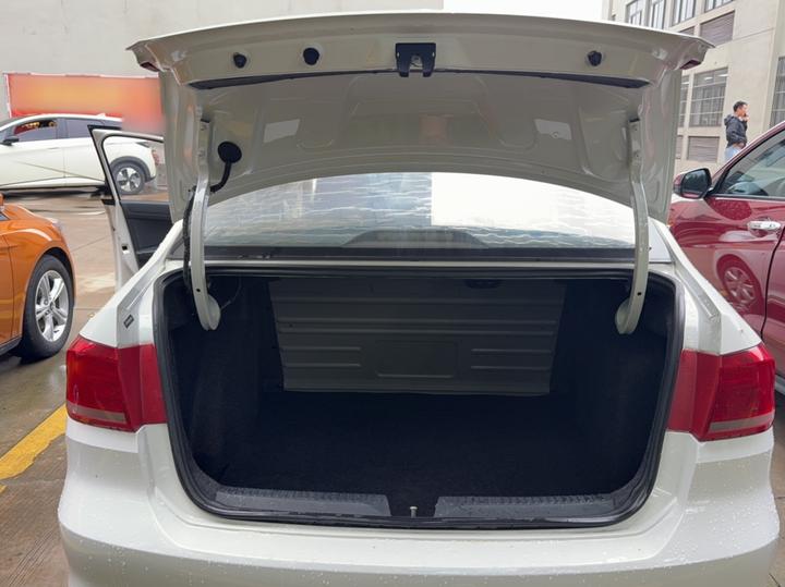 Santana 2015 1.6L AT photo 8