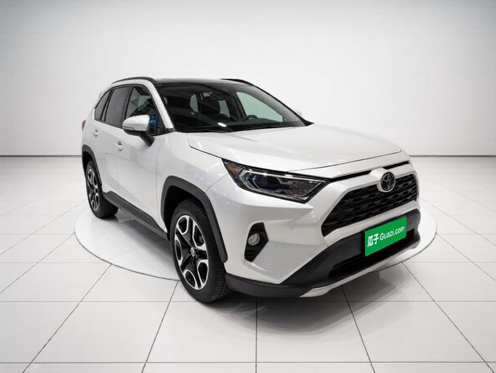RAV4 2021 2.0L CVT AWD Premium photo 3
