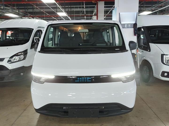 E 2025 41.86kwh Short Wheelbase photo 2