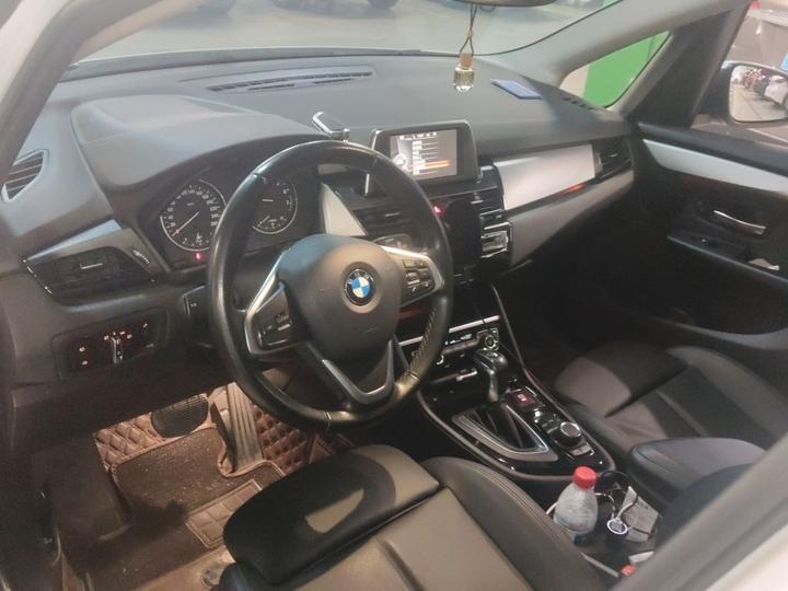 2 Series Wagon 2016 220i Leading photo 5
