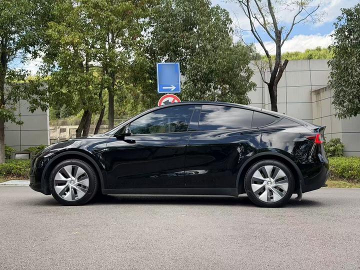 Model Y 2022 Facelift RWD photo 3