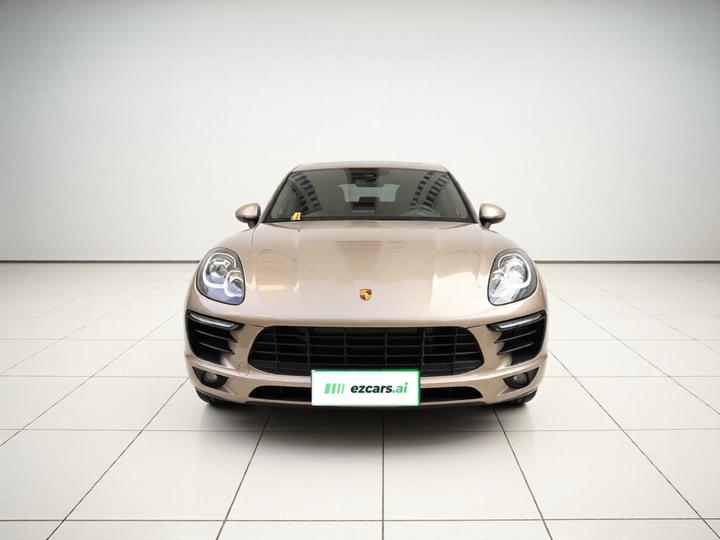 2017 Macan 2.0T photo 2