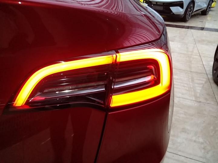 Model Y 2024 RWD photo 7