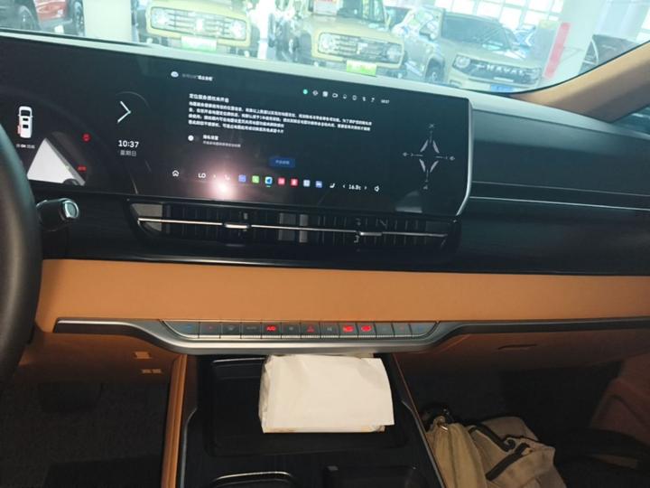 2023 AWD Executive Extended photo 8