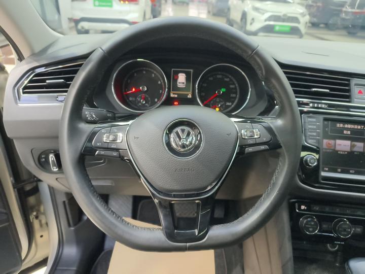 Tiguan L 2018 380TSI AT AWD Flagship photo 6