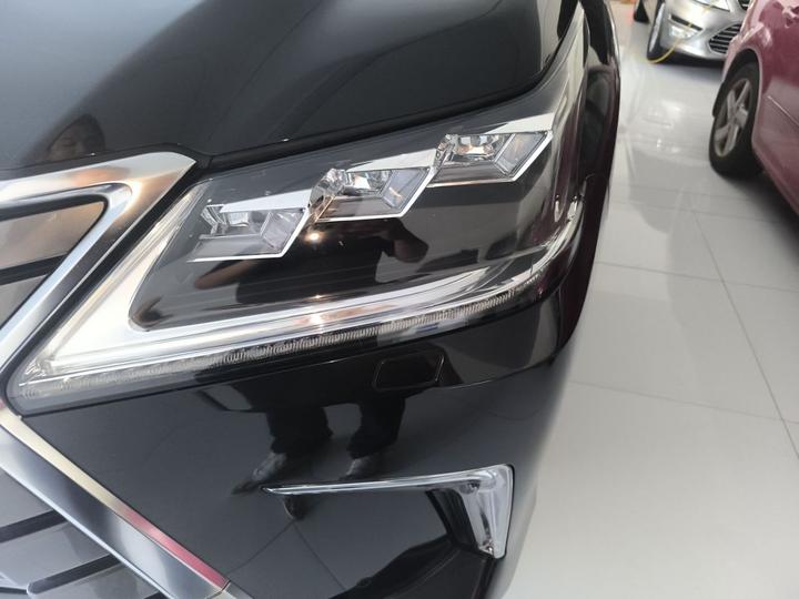 LX 2019 570 Luxury photo 3