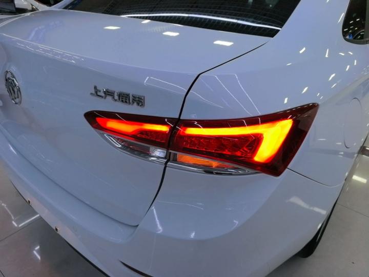 Excelle 2021 Facelift Classic 1.5L AT Elite photo 7