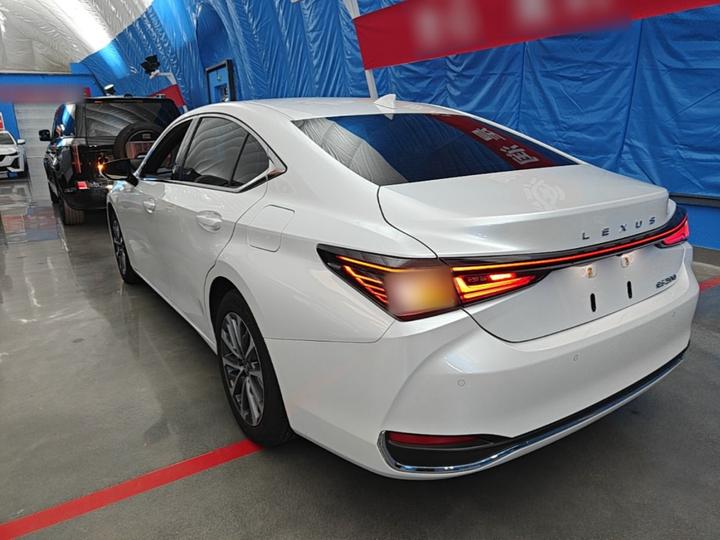 ES 2025 200 Exclusive photo 4