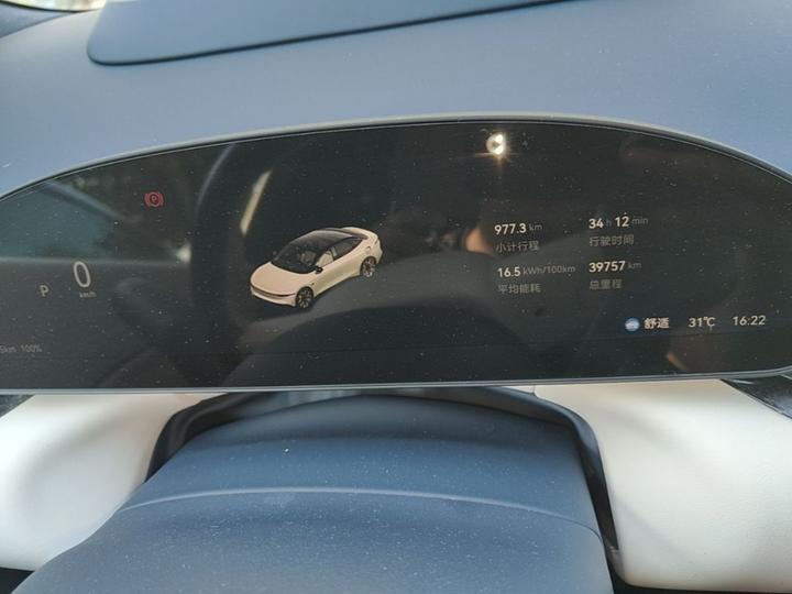 007 2024 RWD 75kWh photo 7