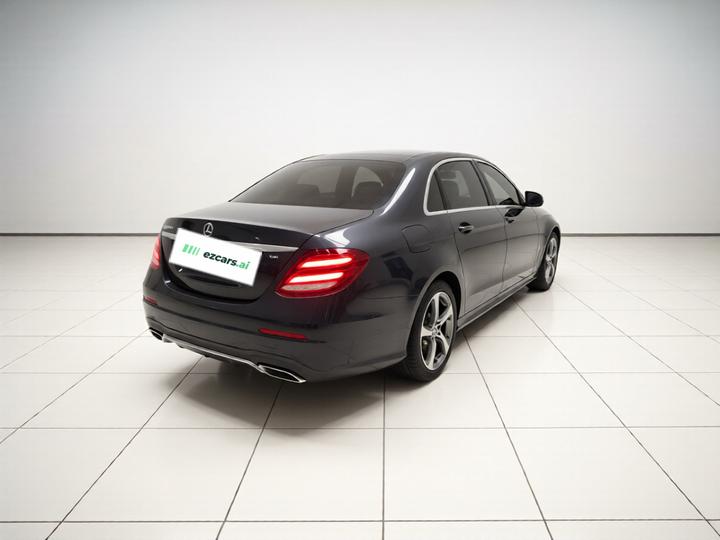 E-Class 2017 E 300 L Sport Luxury photo 6