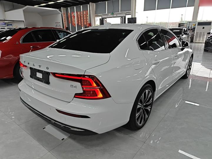 S60 2025 B4 Luxury photo 4