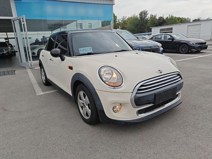 2016 1.2T ONE 5-Door photo 3