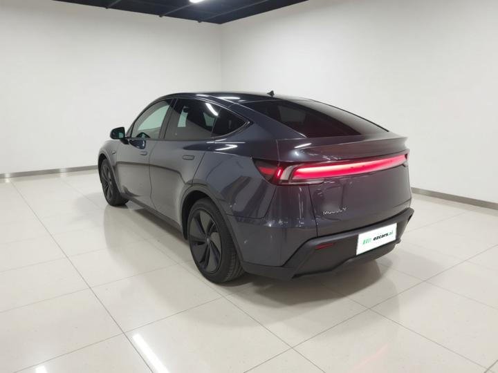 Model Y 2025 RWD photo 4
