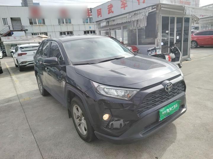 RAV4 2021 2.0L CVT RWD photo 3