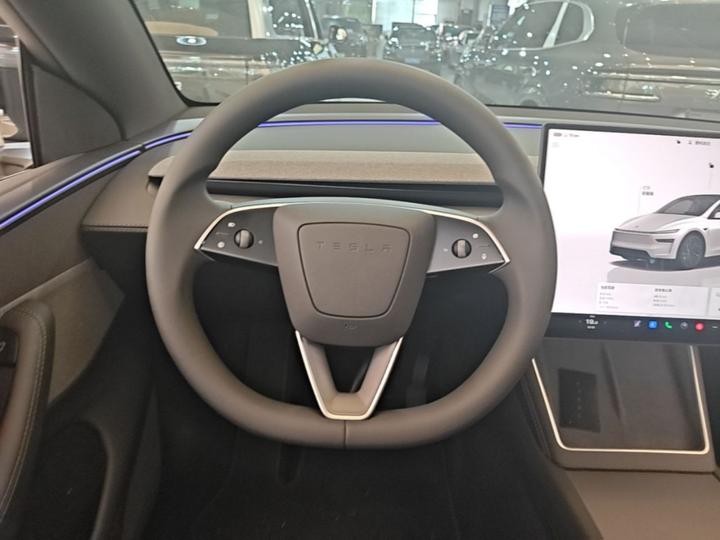 Model Y 2026 RWD photo 6