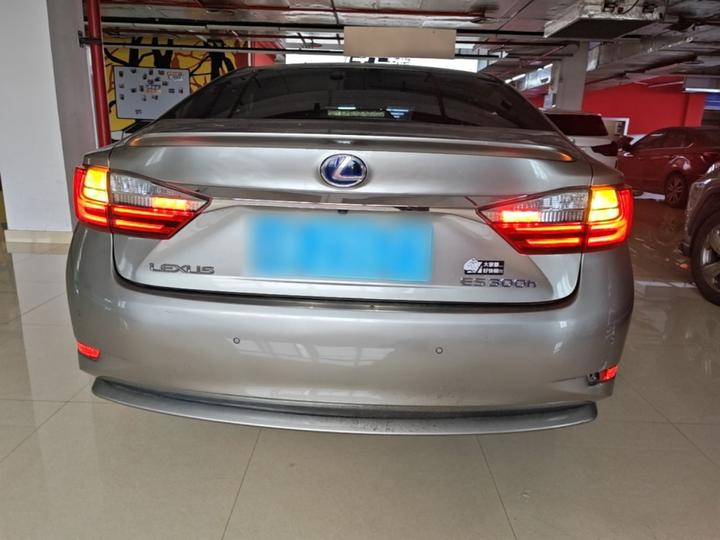 ES 2015 300h Comfort photo 3