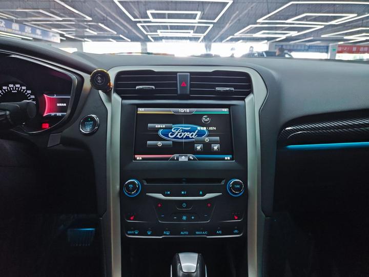 Mondeo 2013 2.0L GTDi200 Luxury photo 4