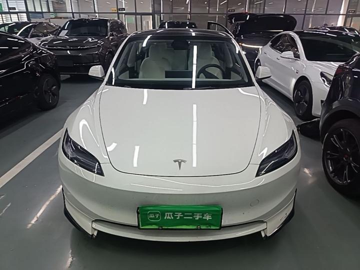 Model 3 2023 RWD photo 2