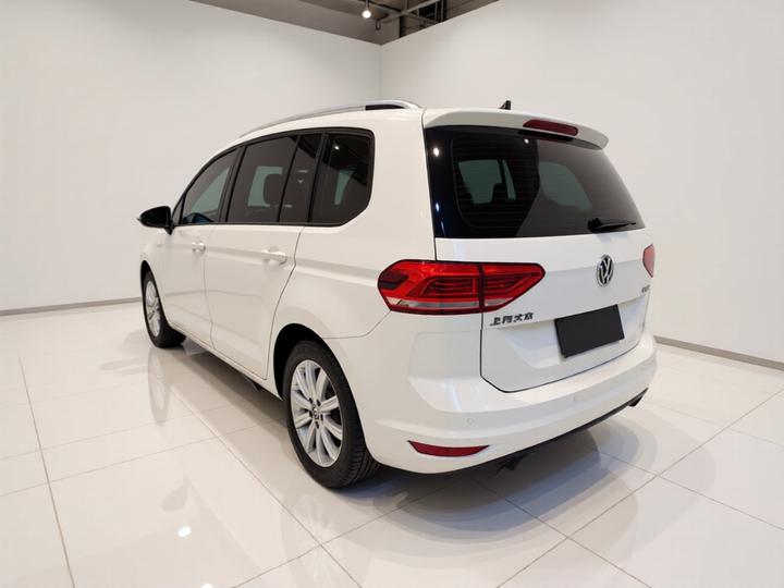 2018 L 280TSI DSG 7-Seater photo 4