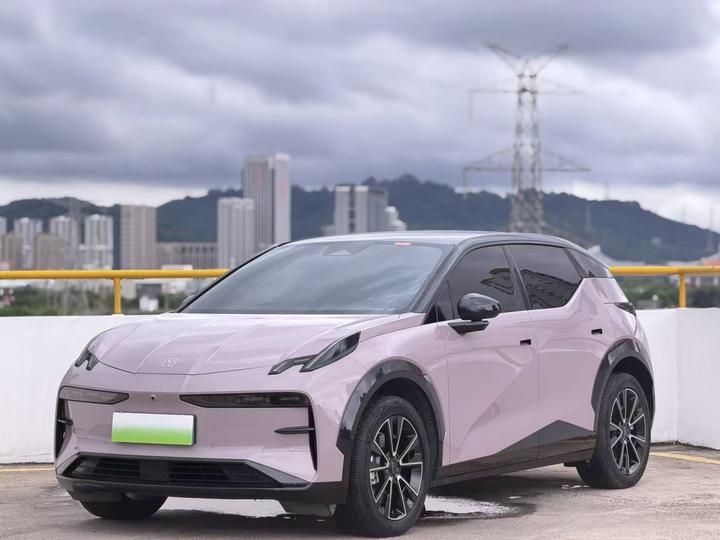 X 2023 RWD ME 5-Seater