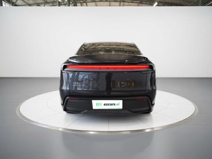 Model Y 2025 RWD photo 5