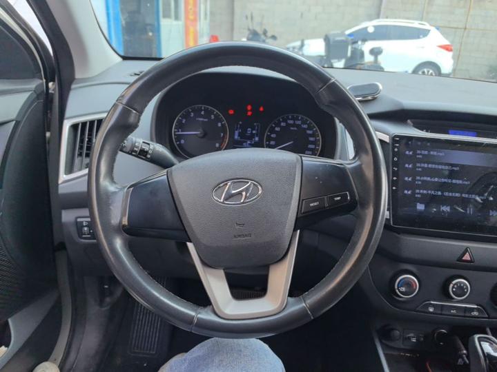 ix25 2015 1.6L AT RWD Smart GLS photo 6