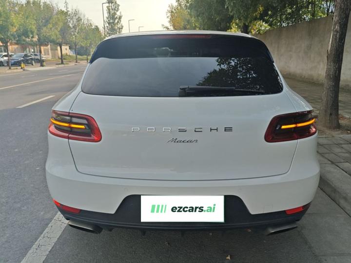 2017 Macan 2.0T photo 3