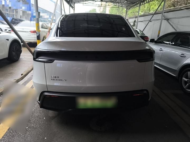 Model Y 2025 RWD photo 5