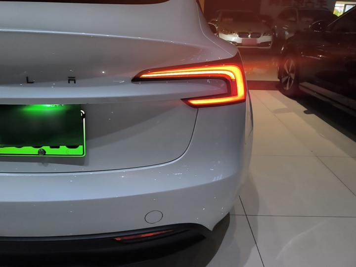 Model 3 2023 RWD photo 7