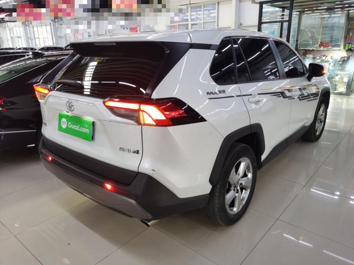 RAV4 2021 2.0L CVT RWD PLUS photo 4