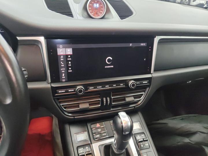 2018 Macan 2.0T photo 8