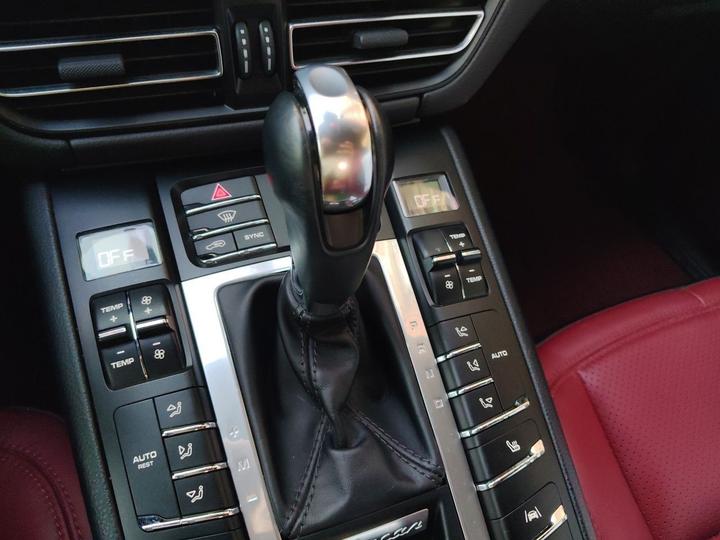 2018 Macan 2.0T photo 6